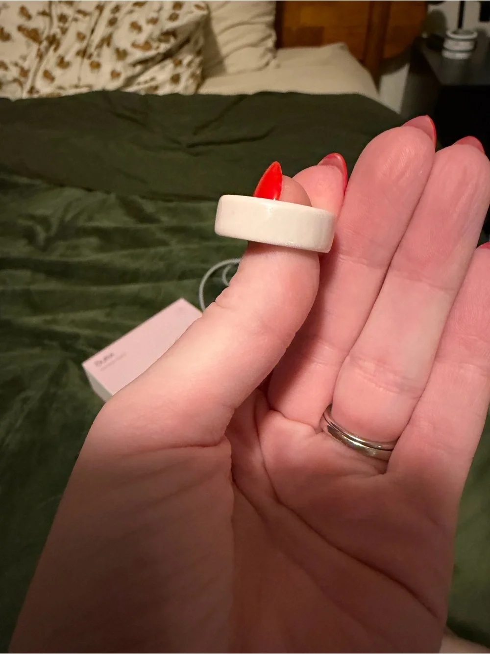 Oura Ring 4 Ceramic Petal Size 7
